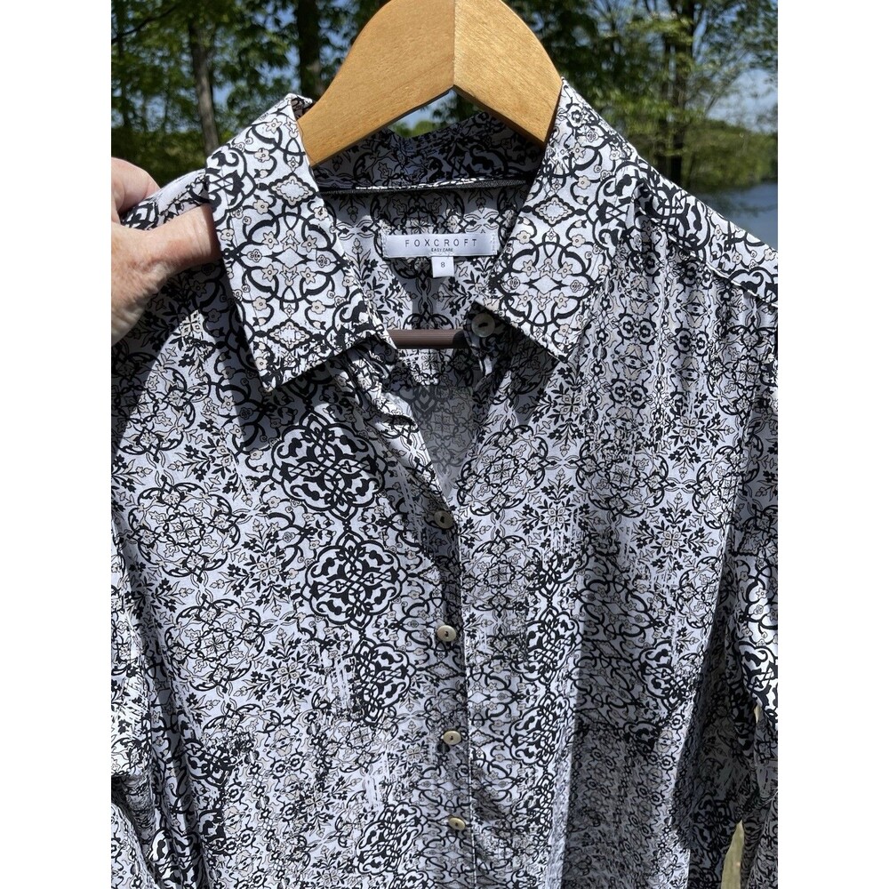 Foxcroft Easy Care Shirt Button Down LS Floral Abstract Pretty Buttons Ladies 8